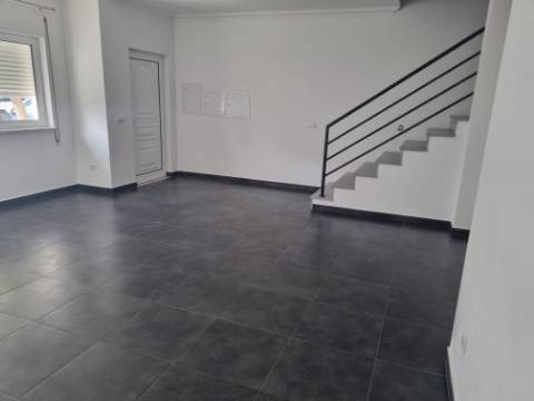 Distinta Moradia T3+1 Contemporânea com Logradouro Privado e Estúdio Évora, Património Mundial da UNESCO