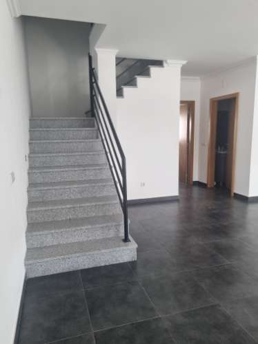 Distinta Moradia T3+1 Contemporânea com Logradouro Privado e Estúdio Évora, Património Mundial da UNESCO