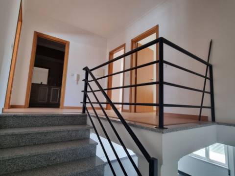 Distinta Moradia T3+1 Contemporânea com Logradouro Privado e Estúdio Évora, Património Mundial da UNESCO