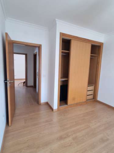 Distinta Moradia T3+1 Contemporânea com Logradouro Privado e Estúdio Évora, Património Mundial da UNESCO