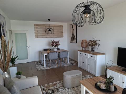 T1 com Vista Mar Permanente a 3 Minutos A Pé da Praia | Piscina, Garagem e Varanda