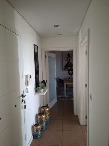 T1 com Vista Mar Permanente a 3 Minutos A Pé da Praia | Piscina, Garagem e Varanda