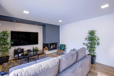 Moradia Térrea T4 de Elegância Contemporânea com Piscina e Jardim Privado Azeitão