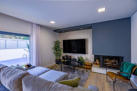 Moradia Térrea T4 de Elegância Contemporânea com Piscina e Jardim Privado Azeitão