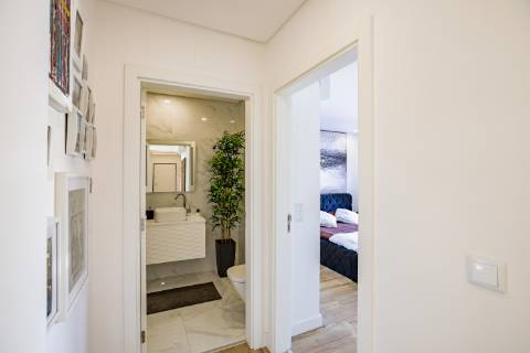 Moradia Térrea T4 de Elegância Contemporânea com Piscina e Jardim Privado Azeitão