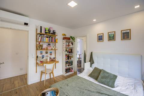 Moradia Térrea T4 de Elegância Contemporânea com Piscina e Jardim Privado Azeitão