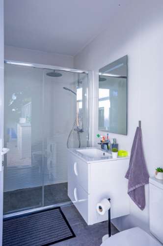 Moradia Térrea T4 de Elegância Contemporânea com Piscina e Jardim Privado Azeitão