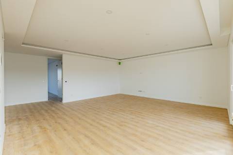 Nova construção APT T3 com Suite, Varanda e Box | 35 min de Lisboa · 10 min das praias da Costa de Prata