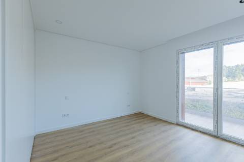 Nova construção APT T3 com Suite, Varanda e Box | 35 min de Lisboa · 10 min das praias da Costa de Prata