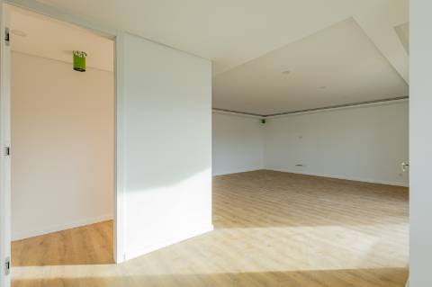 Construção Contemporânea APT T3 Novo com Suite, Varanda e Box | 35 min de Lisboa · 10 min das praias da Costa de Prata