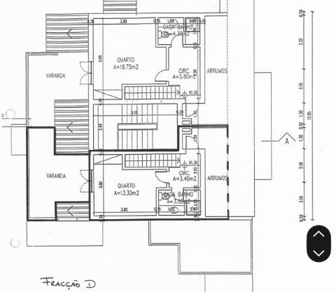 Nobre Duplex T4 em Condomínio de Referência em Cascais com Piscina, Amplos Jardins e Garagem Box, Próximo das Praias