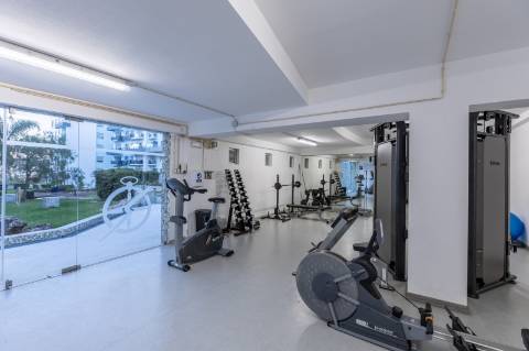 Exclusivo Duplex T4 com Piscina, Ginásio, Amplos Jardins, Parque Infantil e Garagem Fechada (Box) para 3 Viaturas Condomínio de Referência a 20 Minutos de Lisboa e a 15 Minutos das Praias da Costa da Caparica