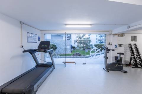 Exclusivo Duplex T4 com Piscina, Ginásio, Amplos Jardins, Parque Infantil e Garagem Fechada (Box) para 3 Viaturas Condomínio de Referência a 20 Minutos de Lisboa e a 15 Minutos das Praias da Costa da Caparica