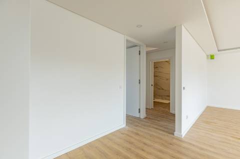 Estilo e Conforto APT T3 Novo com Suite, Varanda e Box | 35 min de Lisboa · 10 min das praias da Costa de Prata