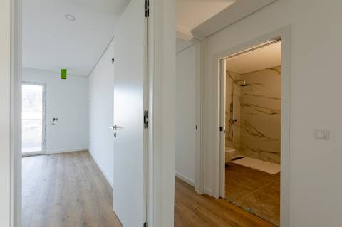 Estilo e Conforto APT T3 Novo com Suite, Varanda e Box | 35 min de Lisboa · 10 min das praias da Costa de Prata