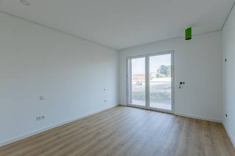 Estilo e Conforto APT T3 Novo com Suite, Varanda e Box | 35 min de Lisboa · 10 min das praias da Costa de Prata