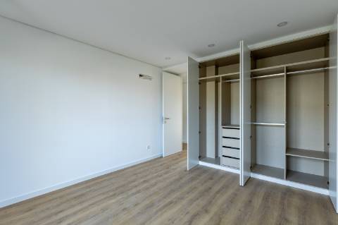 Estilo e Conforto APT T3 Novo com Suite, Varanda e Box | 35 min de Lisboa · 10 min das praias da Costa de Prata