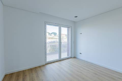 Estilo e Conforto APT T3 Novo com Suite, Varanda e Box | 35 min de Lisboa · 10 min das praias da Costa de Prata