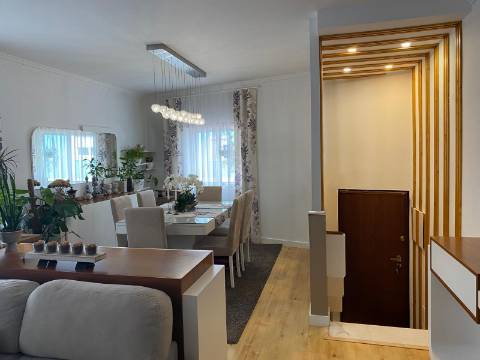 Moradia T3 + 1 Central com 2 Lugares de Garagem e Excelente Localização | A 30 Minutos de Lisboa