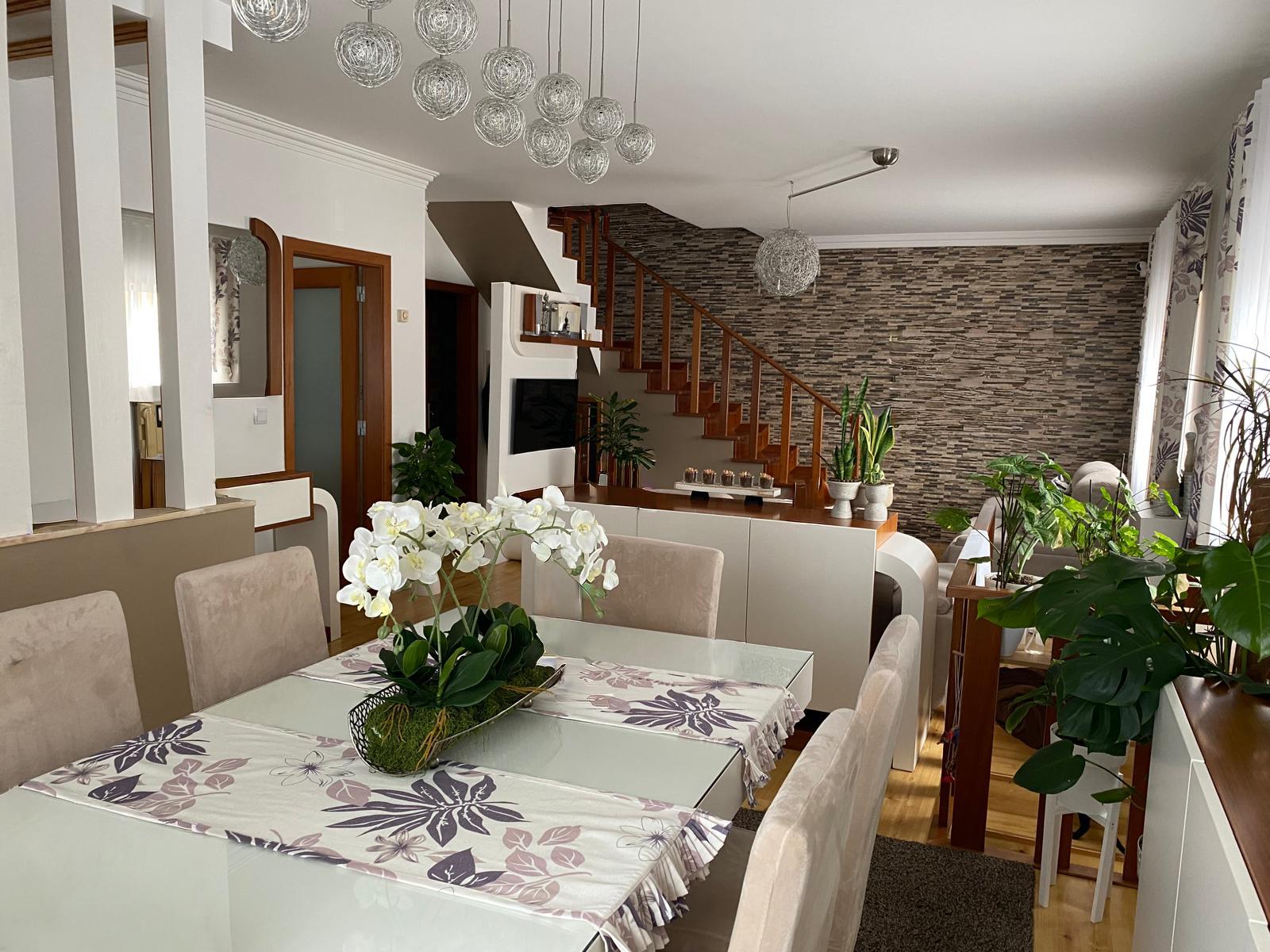 Moradia T3 + 1 Central com 2 Lugares de Garagem e Excelente Localização | A 30 Minutos de Lisboa