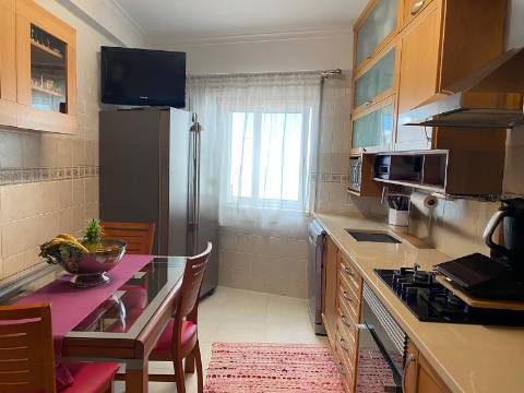 Moradia T3 + 1 Central com 2 Lugares de Garagem e Excelente Localização | A 30 Minutos de Lisboa