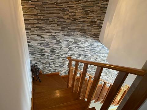 Moradia T3 + 1 Central com 2 Lugares de Garagem e Excelente Localização | A 30 Minutos de Lisboa