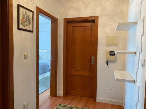 Moradia T3 + 1 Central com 2 Lugares de Garagem e Excelente Localização | A 30 Minutos de Lisboa