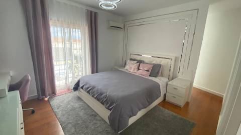 Moradia T3 + 1 Central com 2 Lugares de Garagem e Excelente Localização | A 30 Minutos de Lisboa