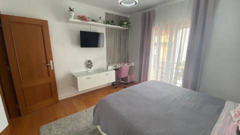 Moradia T3 + 1 Central com 2 Lugares de Garagem e Excelente Localização | A 30 Minutos de Lisboa