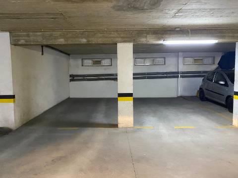 Moradia T3 + 1 Central com 2 Lugares de Garagem e Excelente Localização | A 30 Minutos de Lisboa