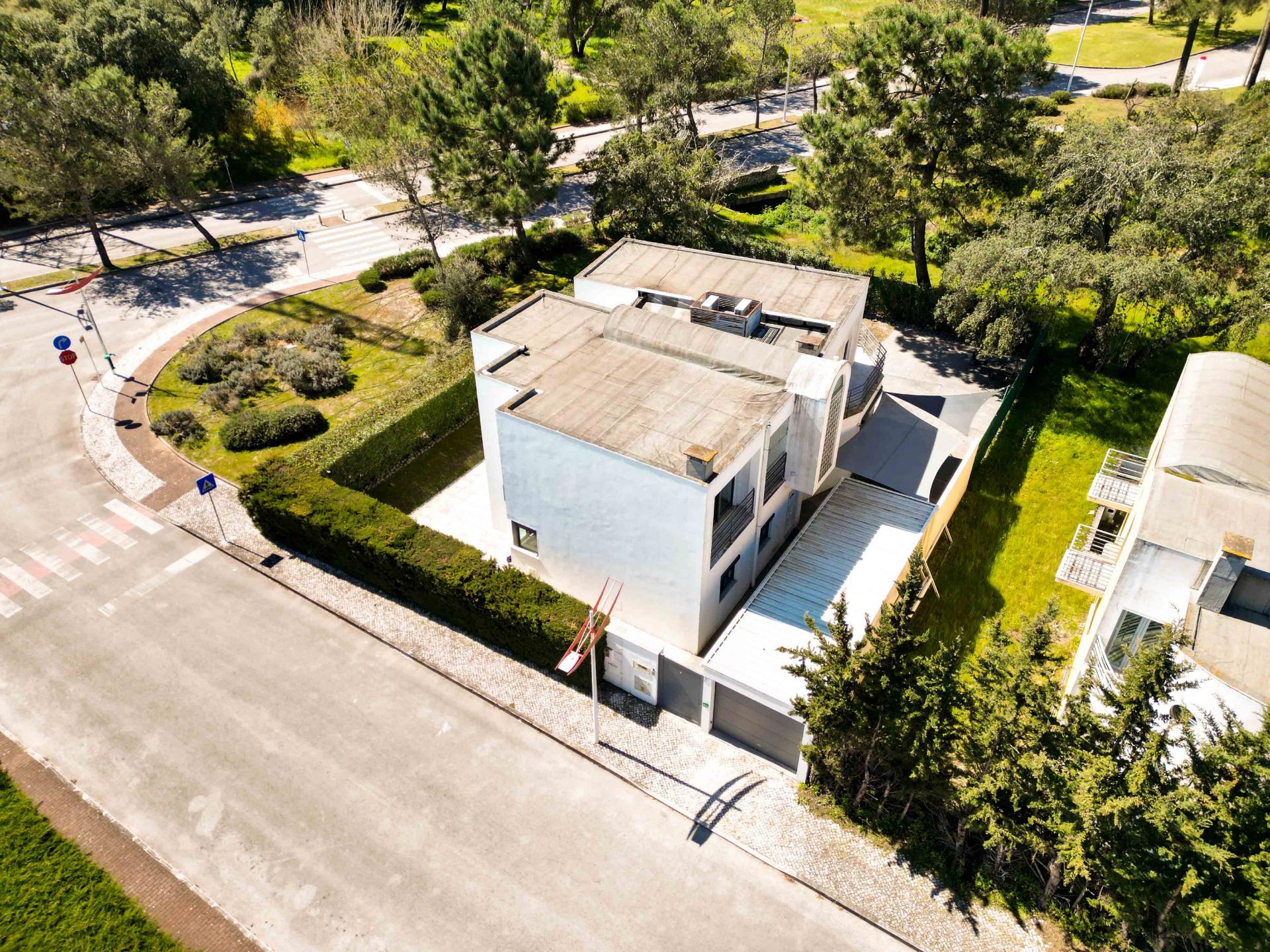 Moradia V5 Independente | Primeira Linha Golfe | Piscina Privada e Garagem