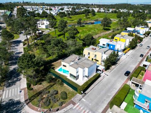 Moradia V5 Independente | Primeira Linha Golfe | Piscina Privada e Garagem