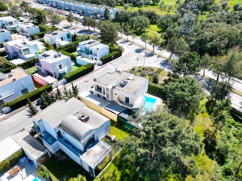 Moradia V5 Independente | Primeira Linha Golfe | Piscina Privada e Garagem