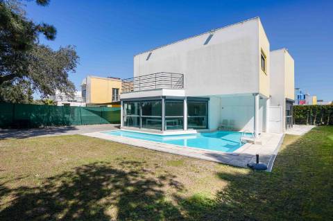 Moradia V5 Independente | Primeira Linha Golfe | Piscina Privada e Garagem