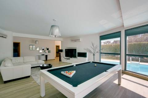 Moradia V5 Independente | Primeira Linha Golfe | Piscina Privada e Garagem