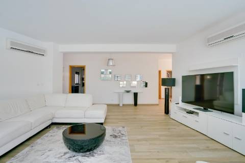 Moradia V5 Independente | Primeira Linha Golfe | Piscina Privada e Garagem