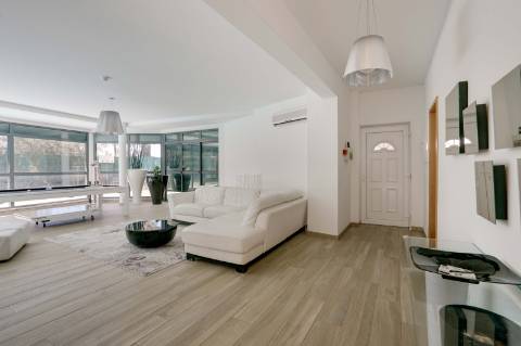 Moradia V5 Independente | Primeira Linha Golfe | Piscina Privada e Garagem