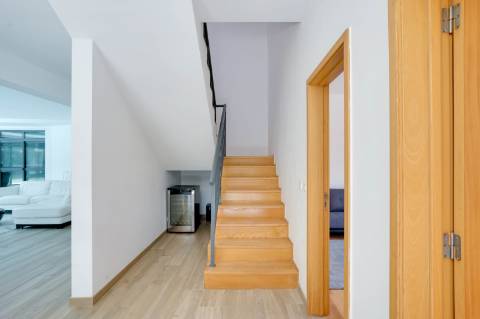 Moradia V5 Independente | Primeira Linha Golfe | Piscina Privada e Garagem