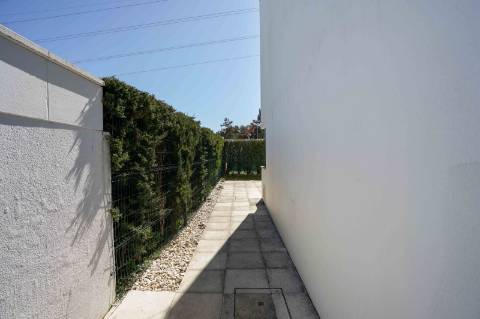 Moradia V5 Independente | Primeira Linha Golfe | Piscina Privada e Garagem