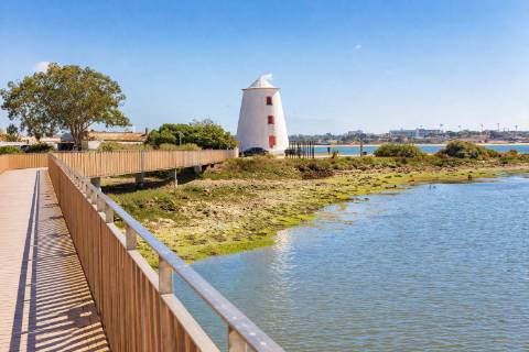 Distinto T2 Remodelado no Coração de Alcochete | A Escassos Passos do Rio | Conforto e Qualidade de Vida