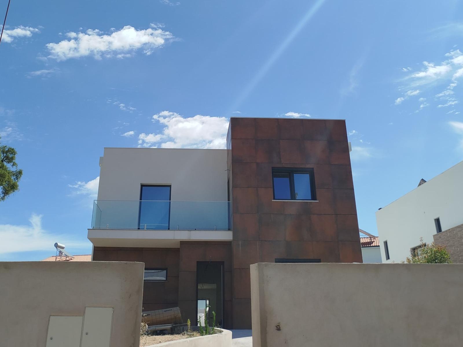 Moradia T4 em Construção