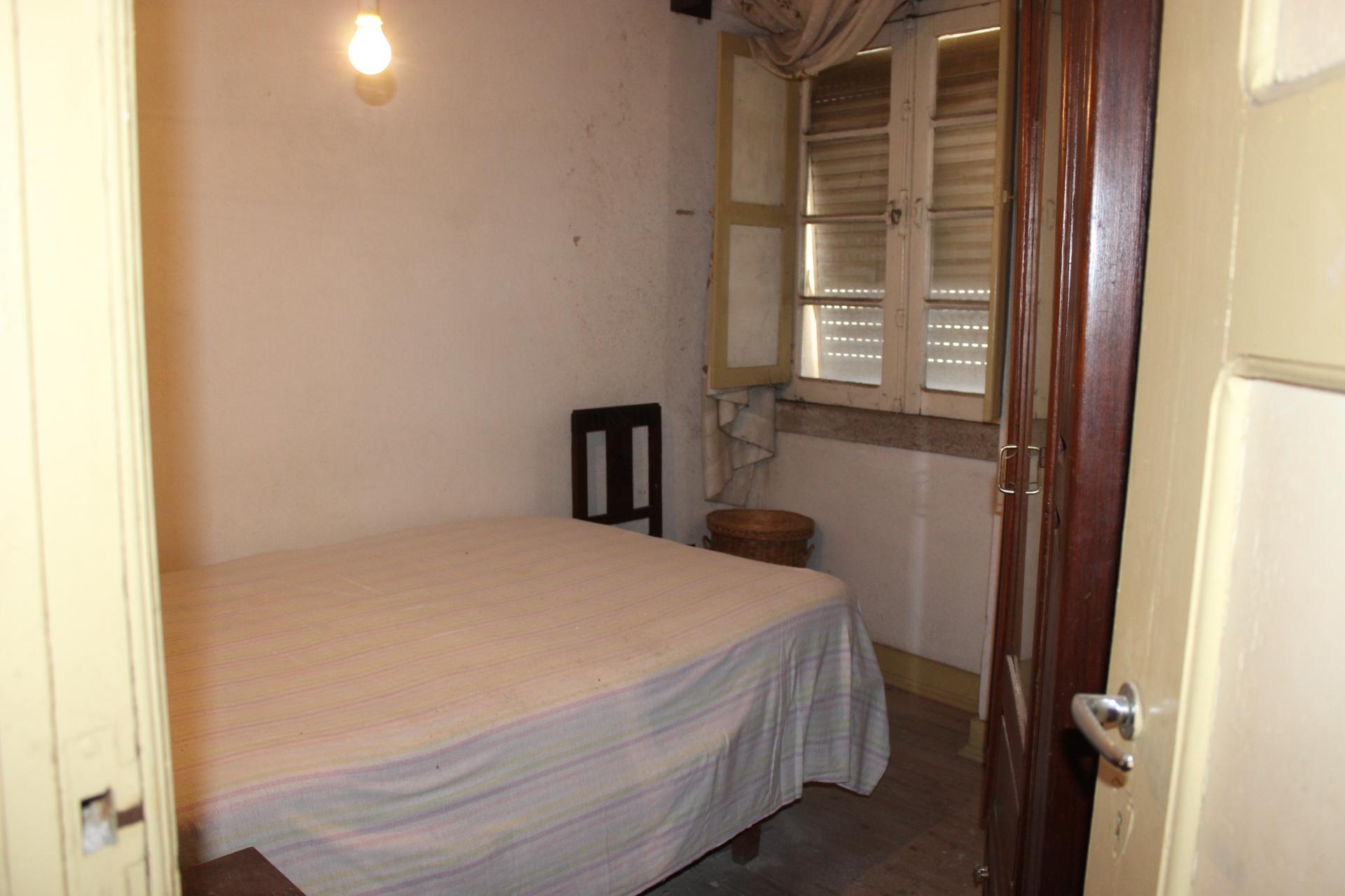 Duas Moradias para Remodelar para Venda na Lousa, Castelo Branco