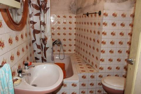 Duas Moradias para Remodelar para Venda na Lousa, Castelo Branco