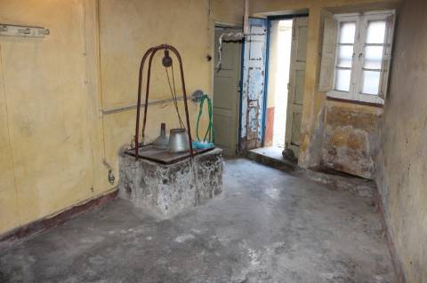 Duas Moradias para Remodelar para Venda na Lousa, Castelo Branco