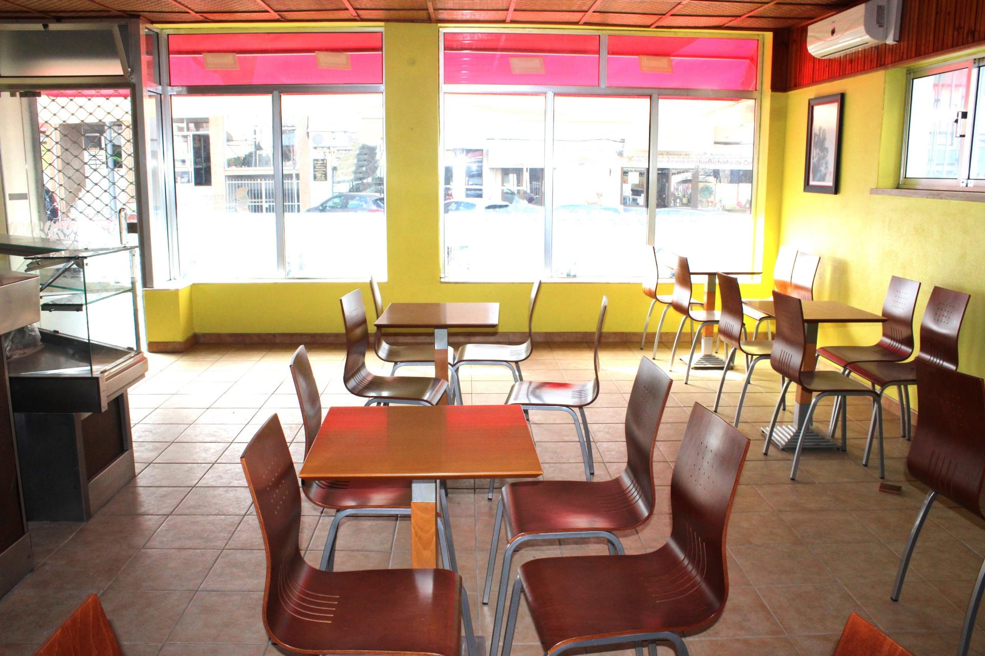 Espaço Comercial com Habitação