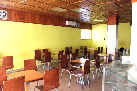 Espaço Comercial com Habitação