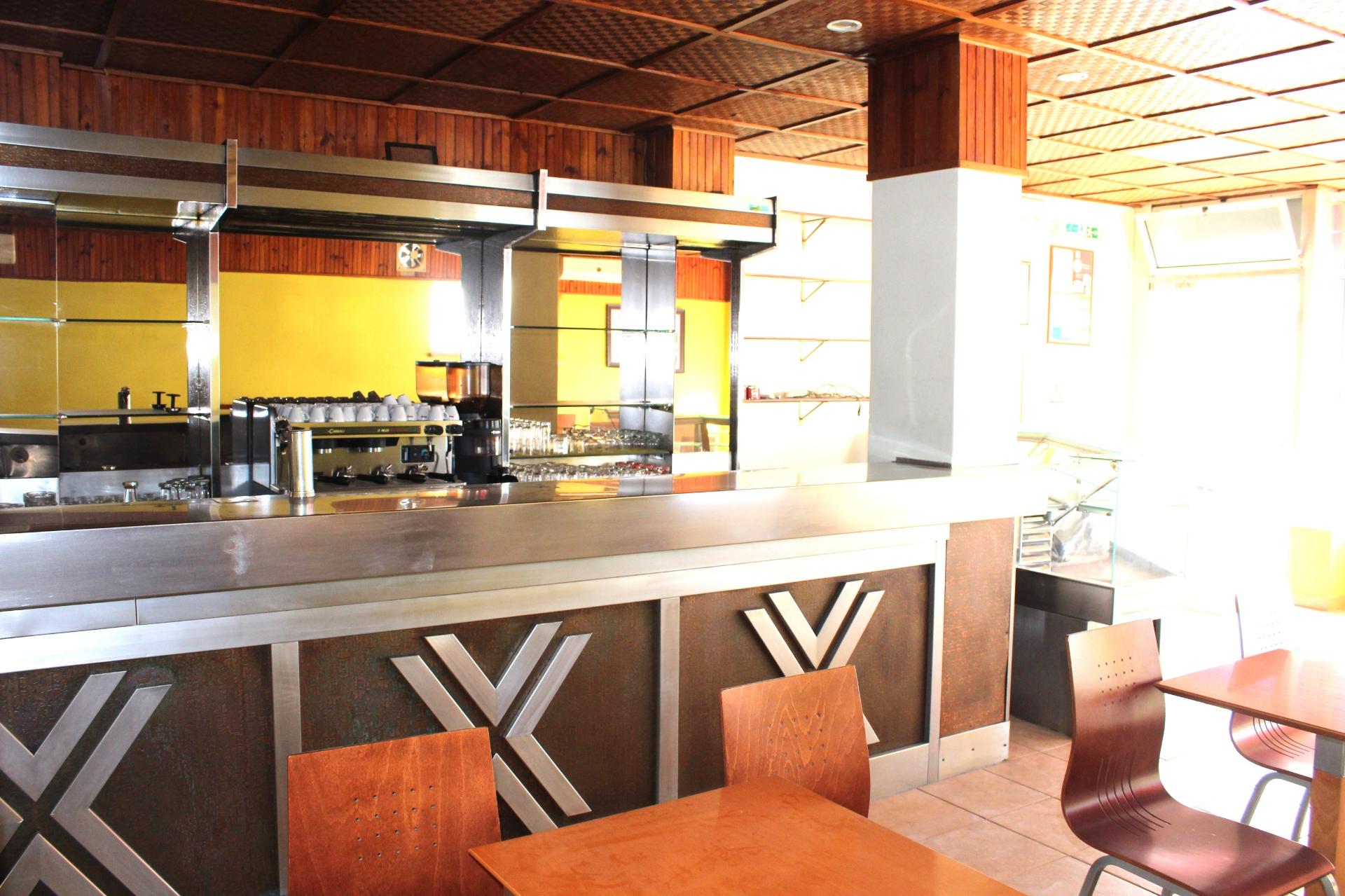 Espaço Comercial com Habitação