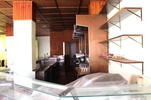 Espaço Comercial com Habitação