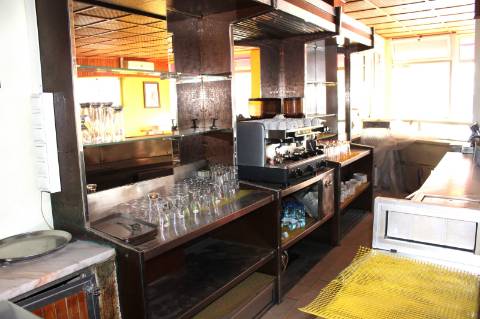 Espaço Comercial com Habitação