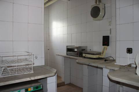 Espaço Comercial com Habitação